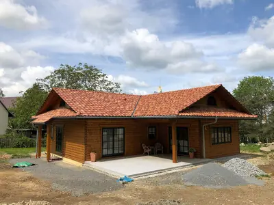 Dachneueindeckung LeonWood Holz-Blockhaus