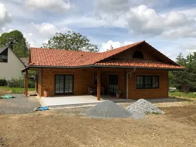 Dachneueindeckung LeonWood Holz-Blockhaus